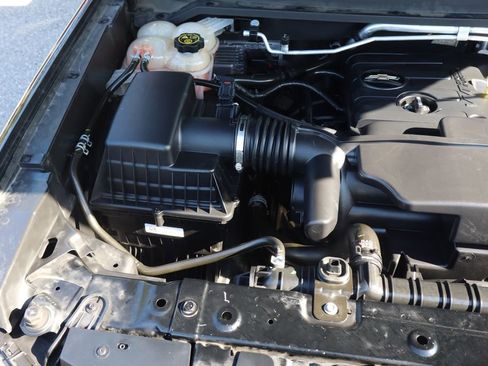 Used 2022 Chevrolet Colorado LT w/ Redline Special Edition image 12