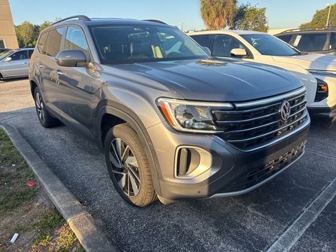 Used 2024 Volkswagen Atlas SE FWD image 1