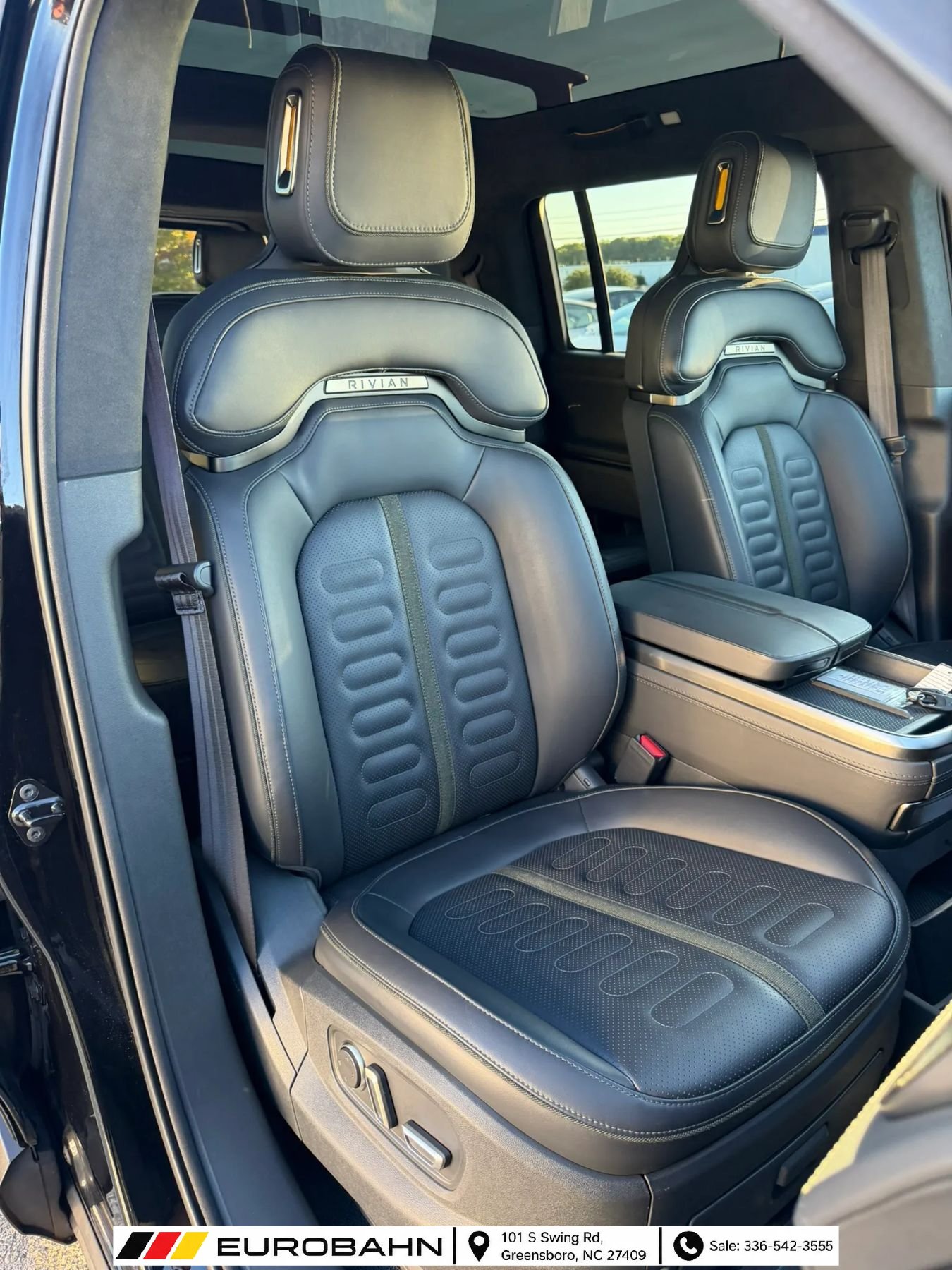 Used 2025 Rivian R1S Adventure Dual AWD/4WD image 19