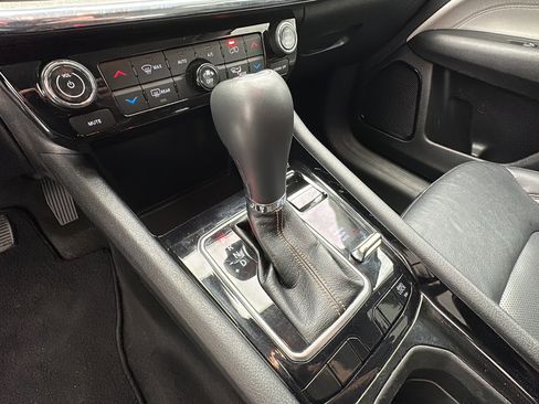 Used 2022 Jeep Compass Limited AWD/4WD image 19