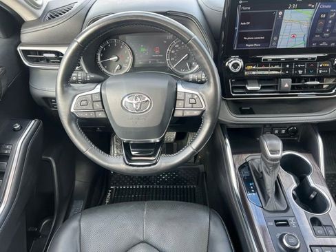Used 2020 Toyota Highlander Limited image 13