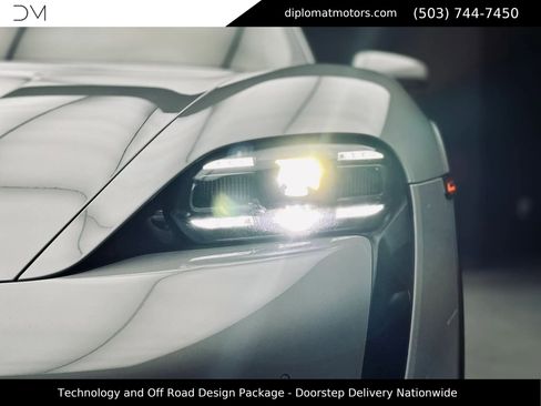 Used 2024 Porsche Taycan 4 Cross Turismo w/ Technology Package (P6F) image 13