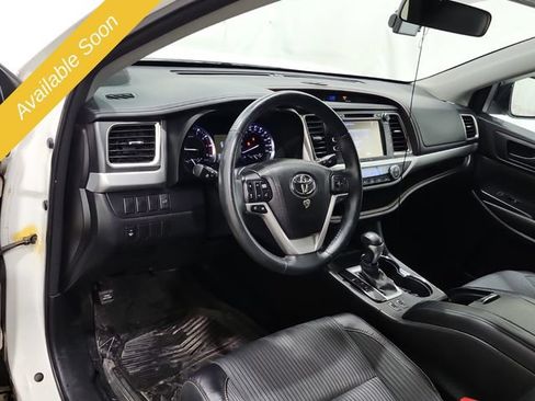 Used 2016 Toyota Highlander LE AWD/4WD image 11