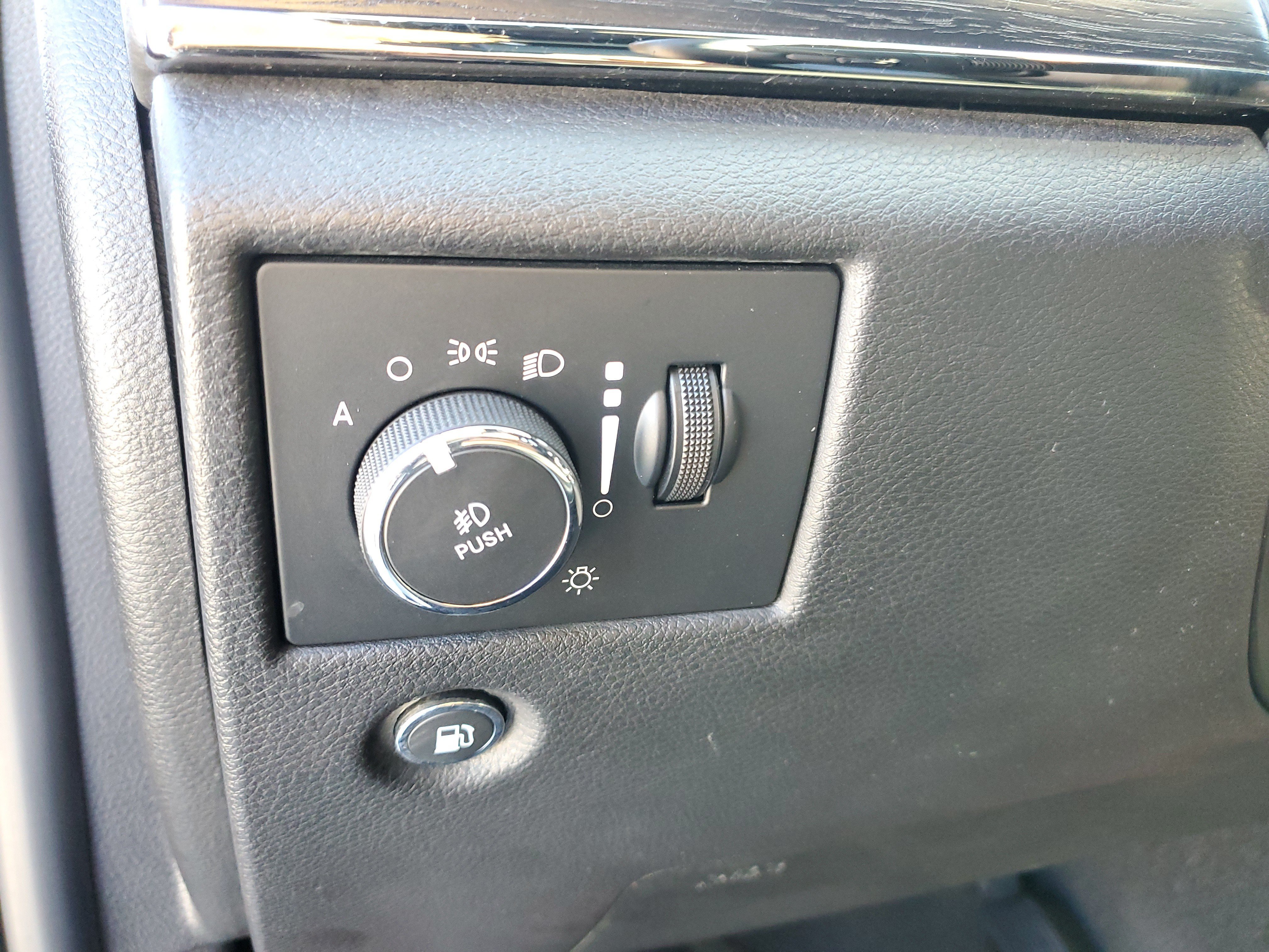 Used 2020 Jeep Grand Cherokee High Altitude RWD image 25