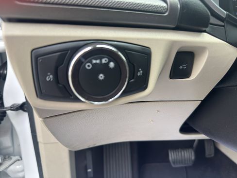Used 2019 Ford Fusion SE FWD image 18