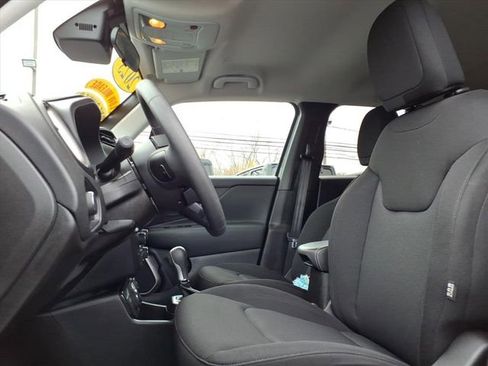 Certified 2023 Jeep Renegade Latitude image 24