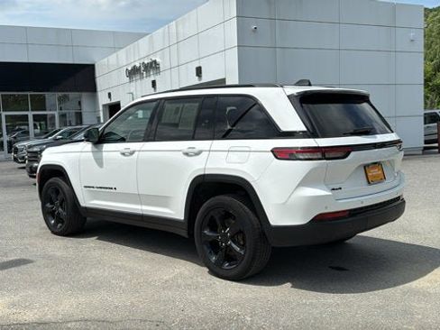 Certified 2023 Jeep Grand Cherokee Altitude AWD/4WD image 8