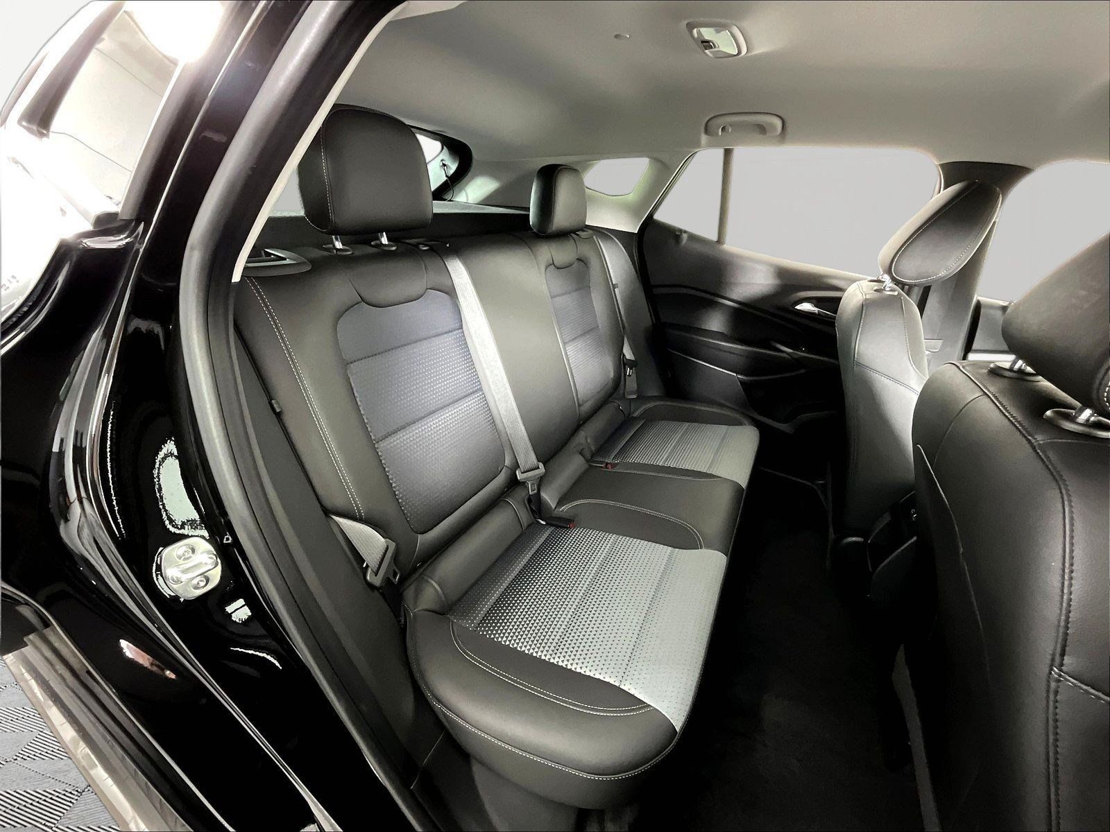 Used 2026 Chevrolet Trax LT FWD image 25