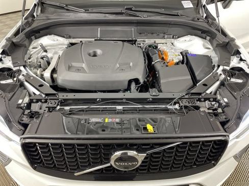 Certified 2025 Volvo XC60 T8 Plus w/ Protection Package Premier AWD/4WD image 45