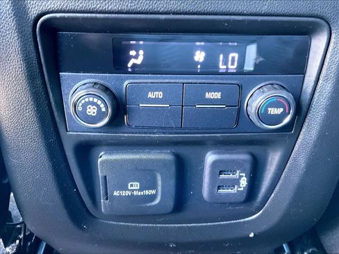 Used 2019 Buick Enclave Essence image 31