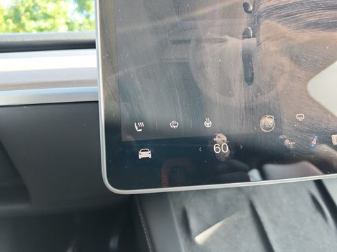 Used 2024 Tesla Model Y Long Range AWD/4WD image 21