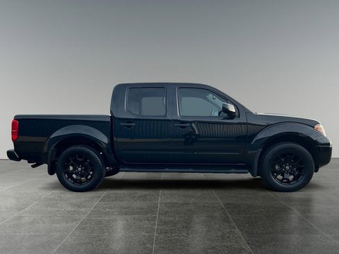 Used 2021 Nissan Frontier SV w/ Midnight Edition Floor Mats image 8