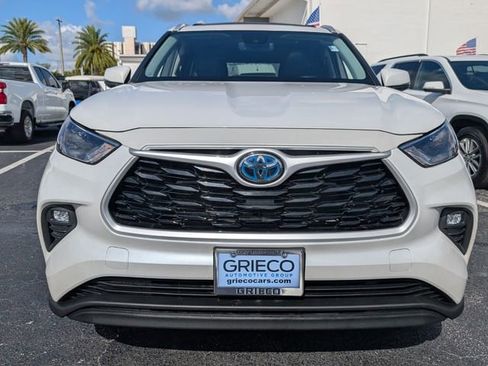 Used 2023 Toyota Highlander XLE FWD image 2