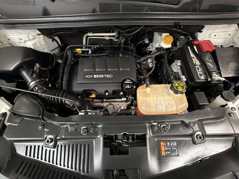 Used 2019 Chevrolet Trax LT w/ LT Convenience Package FWD image 21