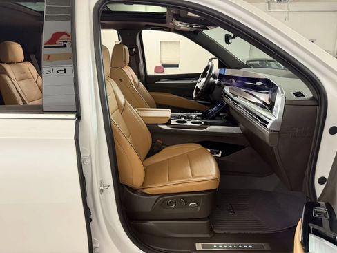 Used 2025 Cadillac Escalade Premium Luxury w/ Touring Package AWD/4WD image 60
