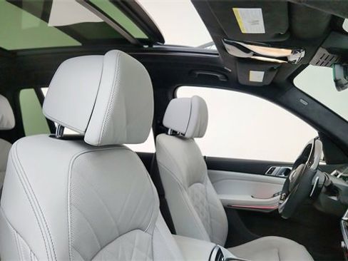 Used 2025 BMW X7 xDrive40i w/ M Sport Package image 21