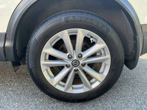Used 2019 Nissan Rogue Sport S w/ Appearance Package AWD/4WD image 12