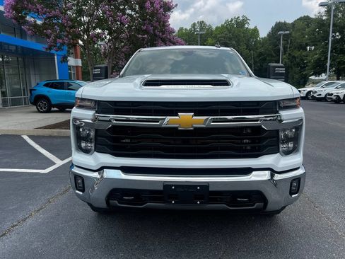 Used 2025 Chevrolet Silverado 2500 LT w/ Convenience Package AWD/4WD image 3