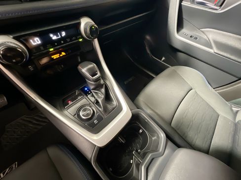 Used 2022 Toyota RAV4 SE image 26