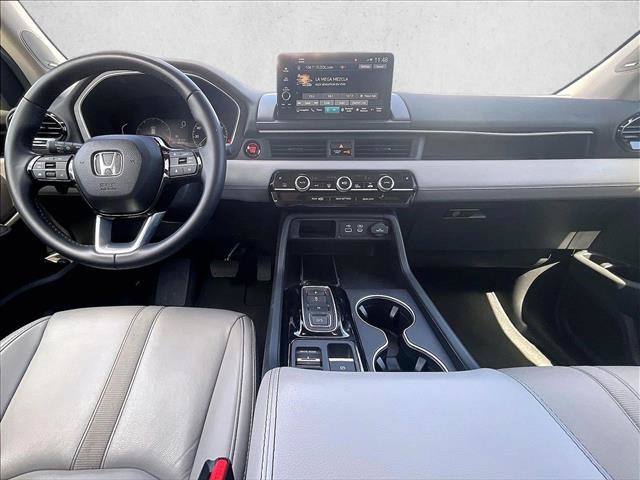 Used 2025 Honda Pilot Touring image 16