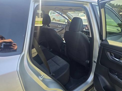 Used 2024 Nissan Rogue SV AWD/4WD image 35