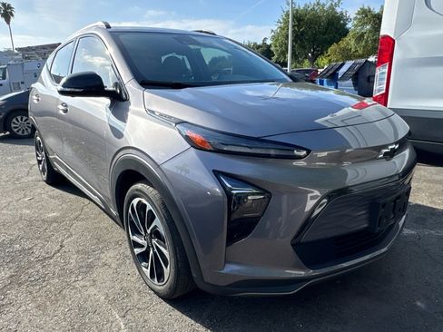 Used 2023 Chevrolet Bolt EUV Premier w/ Sun & Sound Package FWD image 2