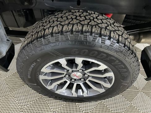 Used 2020 GMC Sierra 1500 AT4 w/ AT4 Premium Package AWD/4WD image 12