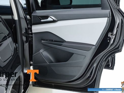 Used 2023 Volkswagen Taos SE w/ Panoramic Sunroof Package FWD image 68