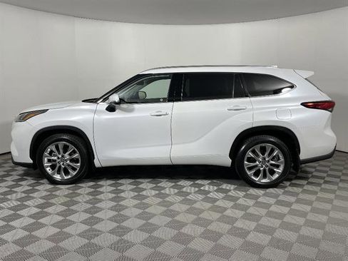 Used 2023 Toyota Highlander Limited AWD/4WD image 4