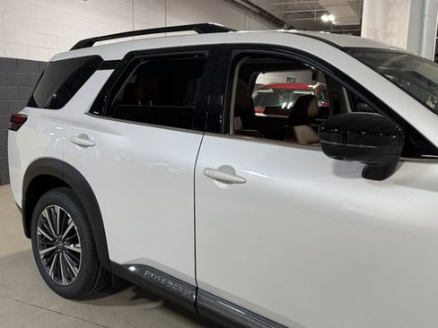 New 2026 Nissan Pathfinder Platinum w/ Cargo Package AWD/4WD image 5