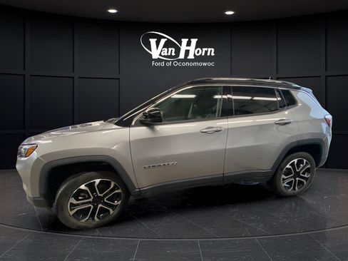 Used 2022 Jeep Compass Limited w/ Sun and Sound Group AWD/4WD image 4