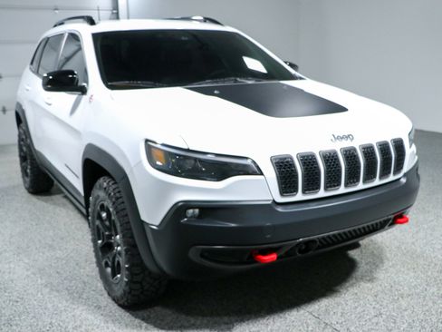 Used 2022 Jeep Cherokee Trailhawk w/ Premium Leather Package AWD/4WD image 5