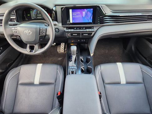 Used 2025 Toyota Camry SE w/ Convenience Package FWD image 23