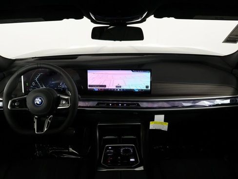 New 2026 BMW 750e xDrive image 4