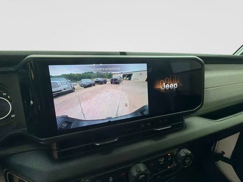 Used 2025 Jeep Gladiator Sport AWD/4WD image 24