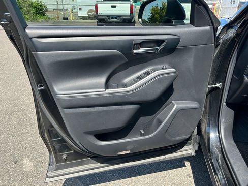 Used 2024 Toyota Highlander XLE image 22