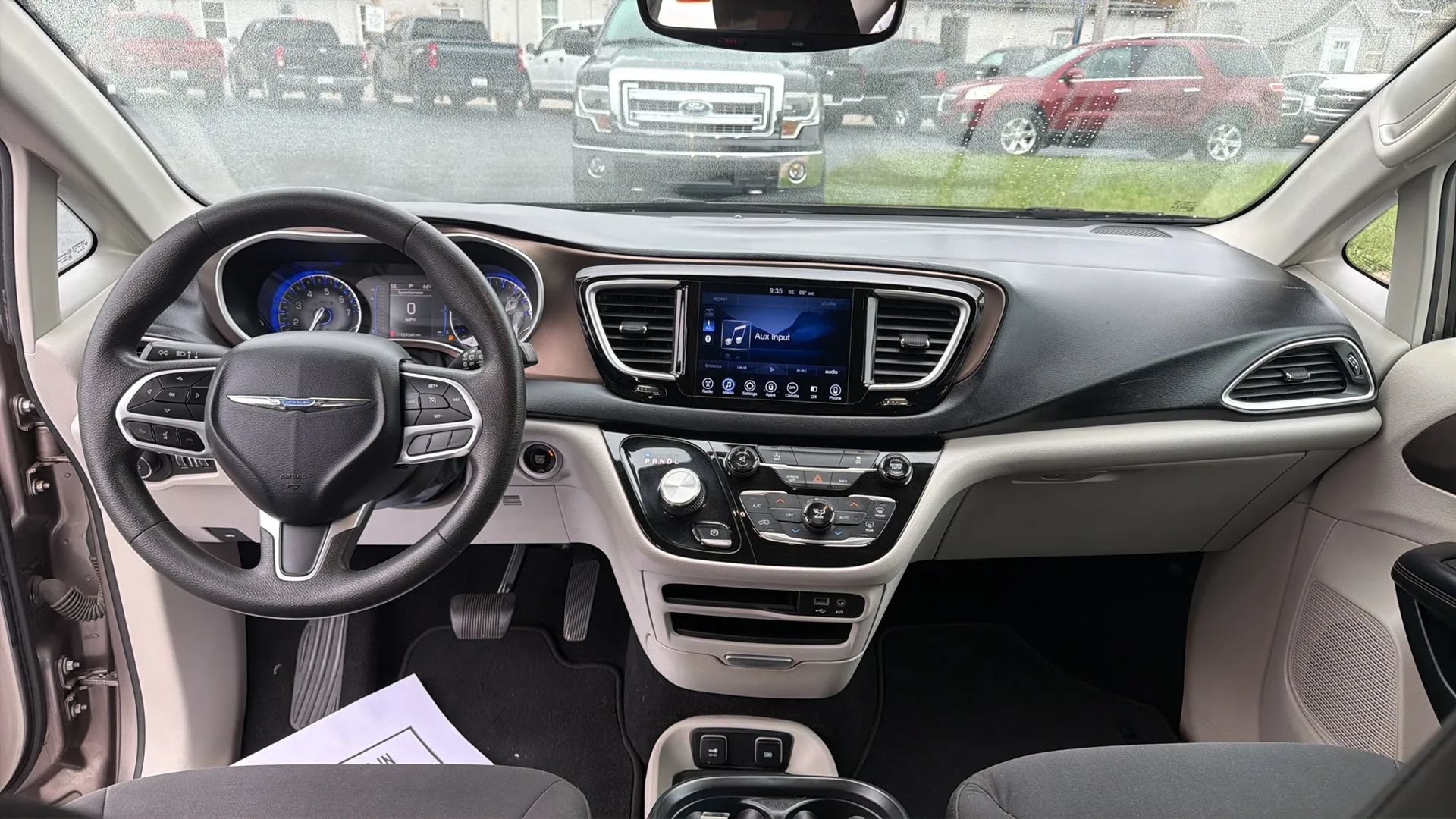 Used 2017 Chrysler Pacifica Touring Plus w/ Tire & Wheel Group FWD image 13