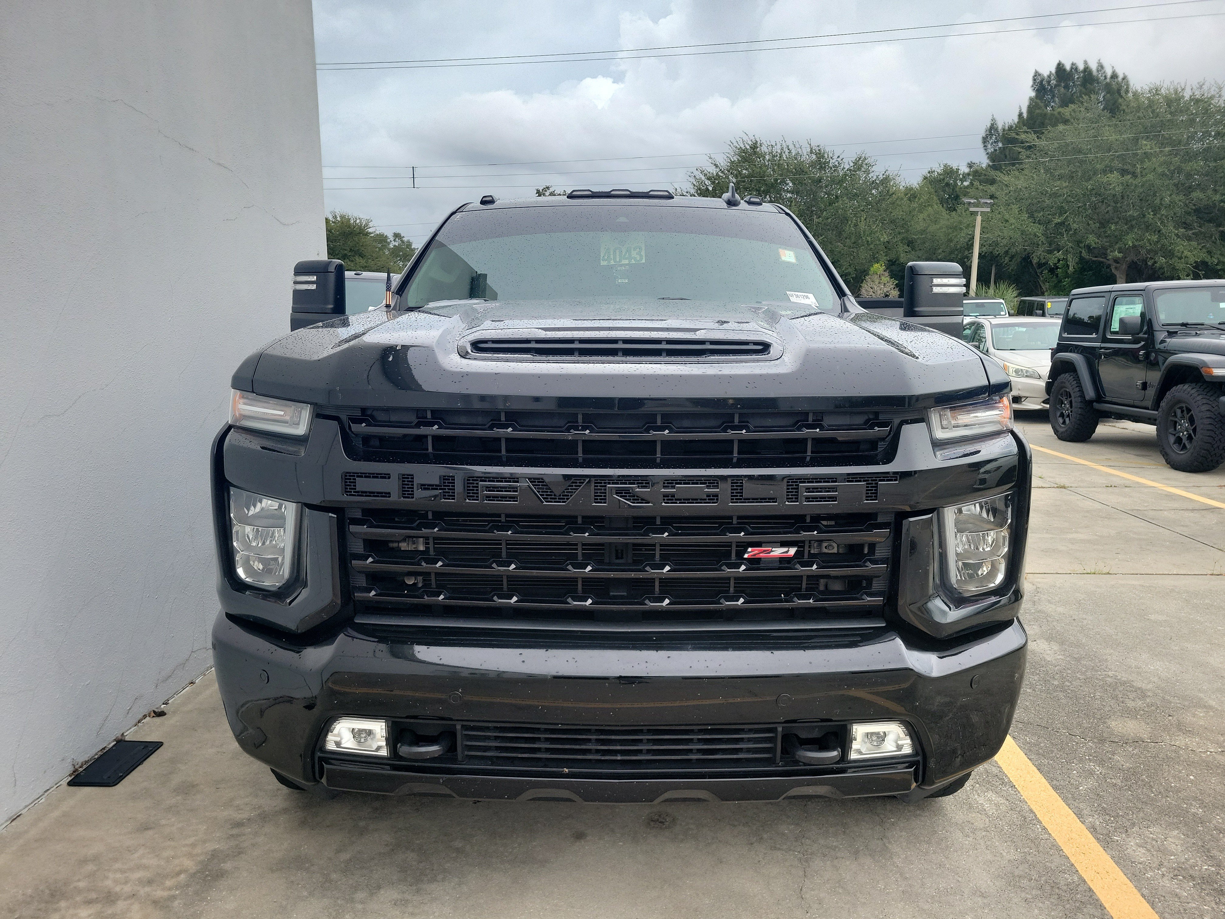 Used 2022 Chevrolet Silverado 2500 LTZ w/ LTZ Plus Package AWD/4WD image 2