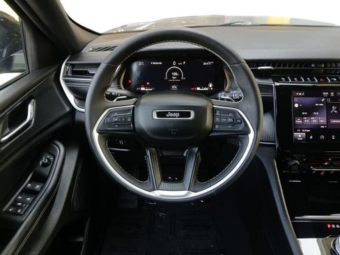 Used 2024 Jeep Grand Cherokee Altitude AWD/4WD image 13