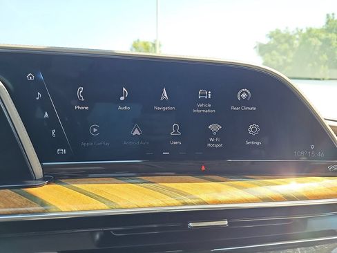 Used 2022 Cadillac Escalade Premium Luxury Platinum AWD/4WD image 22