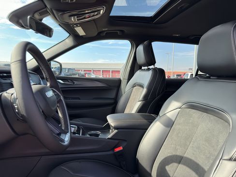 New 2025 Jeep Grand Cherokee L Altitude image 25