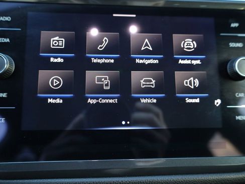 Used 2022 Volkswagen Tiguan SE image 32