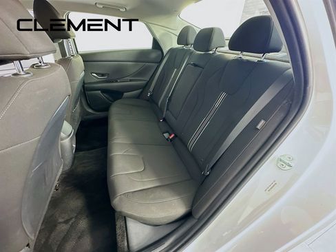 Used 2025 Hyundai Elantra SEL image 32