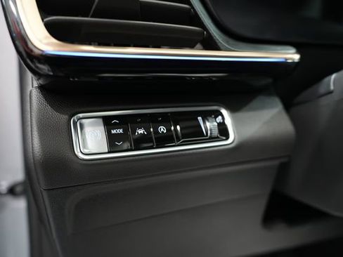 Used 2025 Buick Envision Avenir AWD/4WD image 14