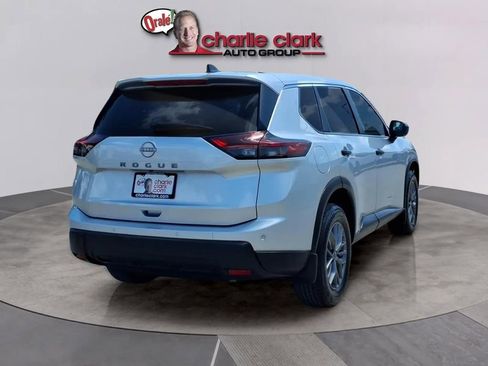 Used 2024 Nissan Rogue S FWD image 5