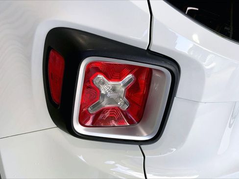 Used 2015 Jeep Renegade Limited FWD image 13