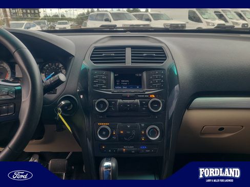 Used 2017 Ford Explorer 4WD image 12