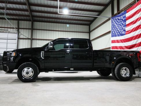 Used 2019 Ford F350 Lariat w/ Lariat Ultimate Package image 5