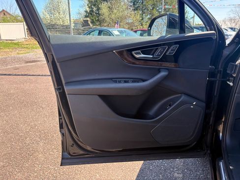 Used 2017 Audi Q7 3.0T Premium Plus w/ Premium Plus Package image 11