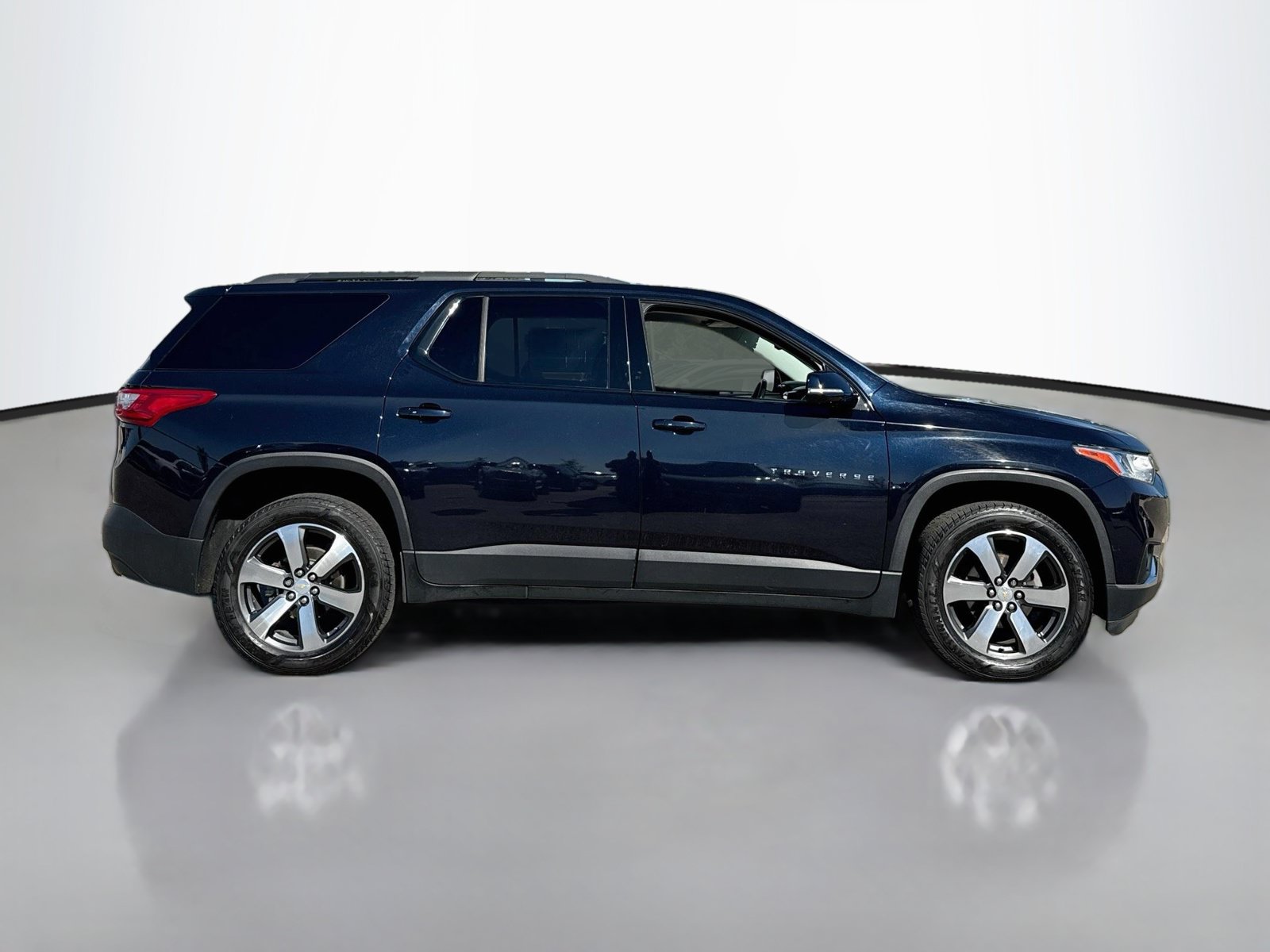 Used 2020 Chevrolet Traverse LT w/ LT Premium Package FWD image 8